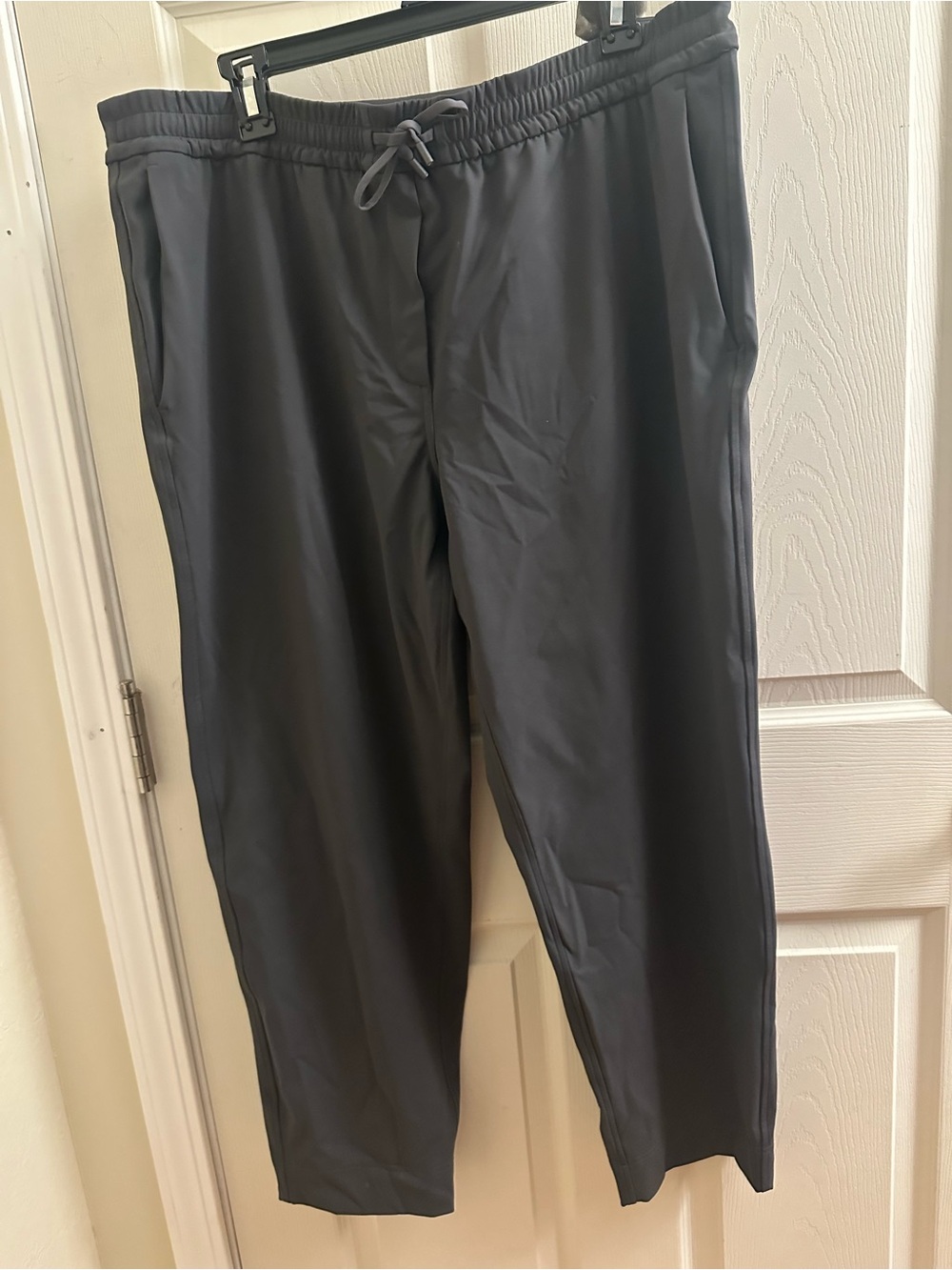 Lululemon Luxtreme Mid-Rise Tapered 7/8 Pant - Graphite Grey XL - Picture 3 of 8